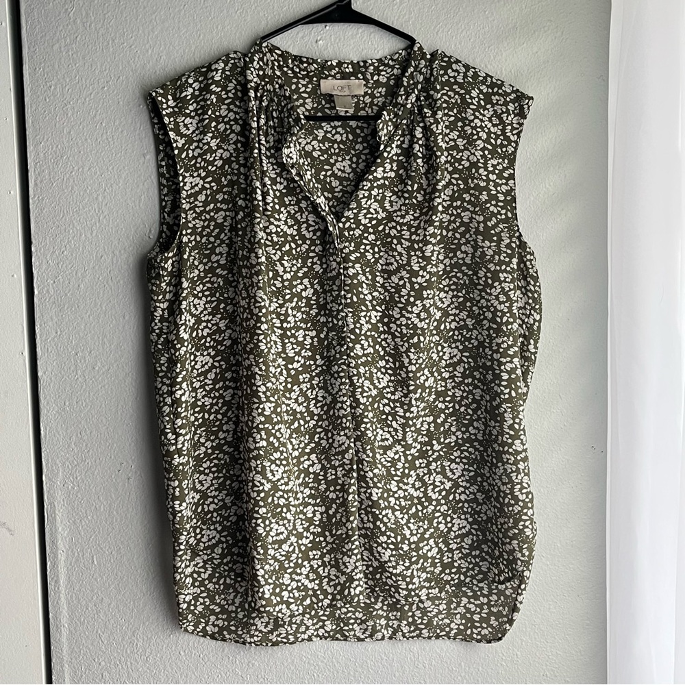 LOFT Women's Green Sleeveless Top